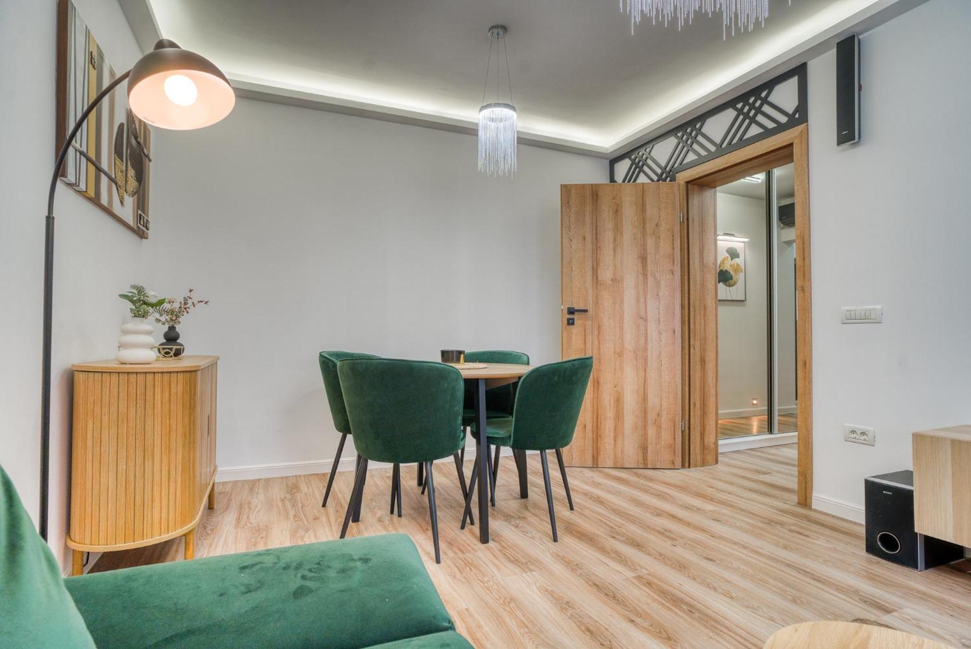 City Chic Retreat: Newly Renovated 1Br Apartment Bukarest Eksteriør billede