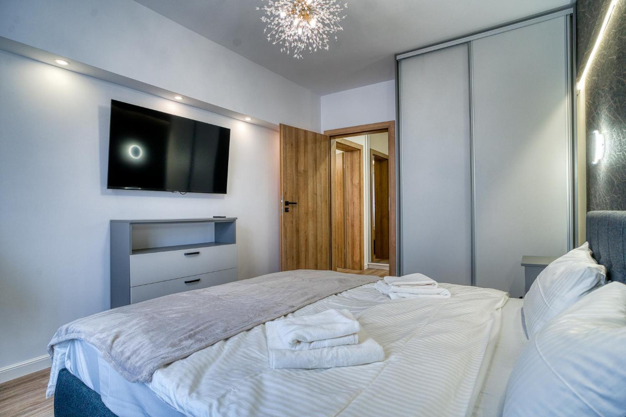 City Chic Retreat: Newly Renovated 1Br Apartment Bukarest Eksteriør billede