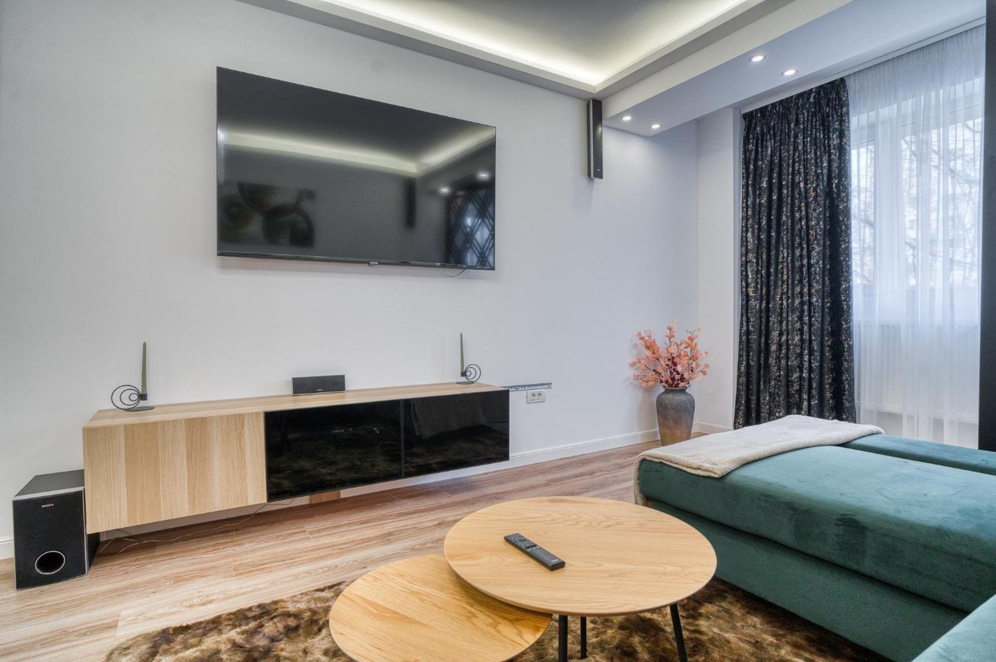 City Chic Retreat: Newly Renovated 1Br Apartment Bukarest Eksteriør billede
