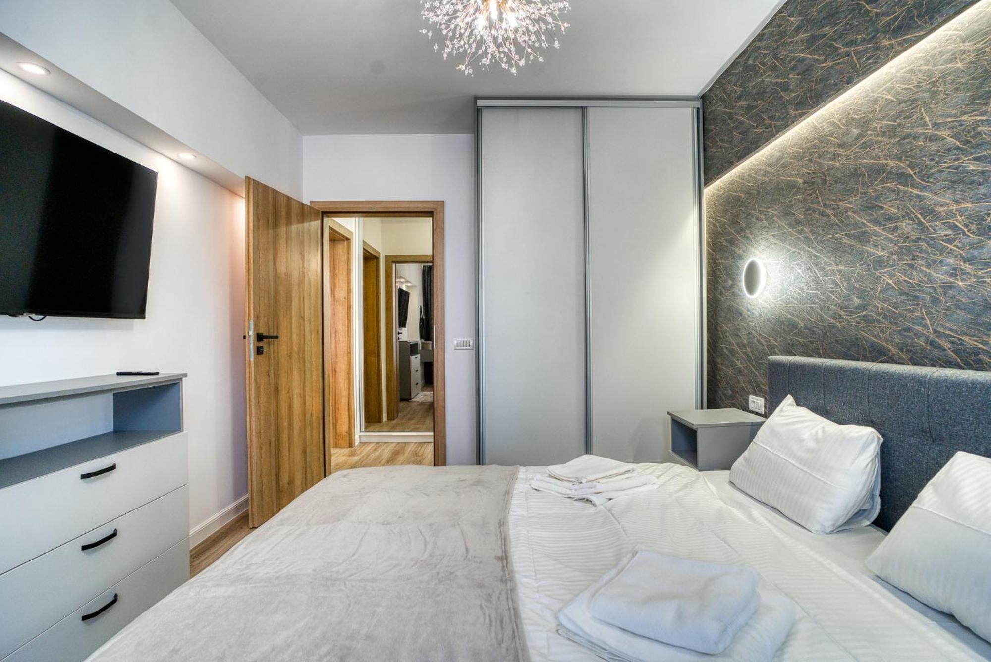 City Chic Retreat: Newly Renovated 1Br Apartment Bukarest Eksteriør billede