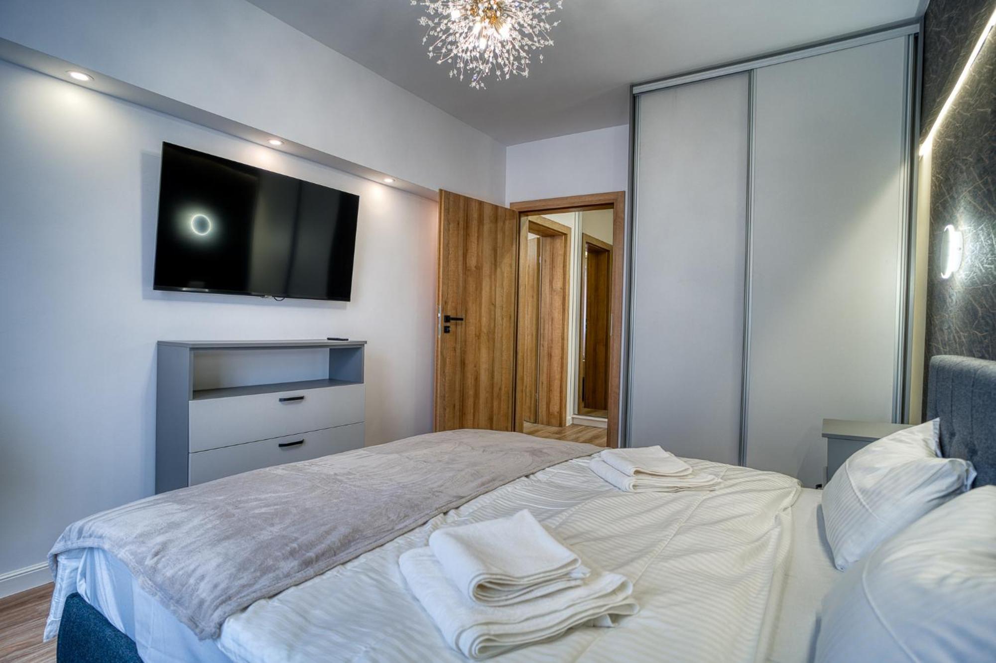 City Chic Retreat: Newly Renovated 1Br Apartment Bukarest Eksteriør billede