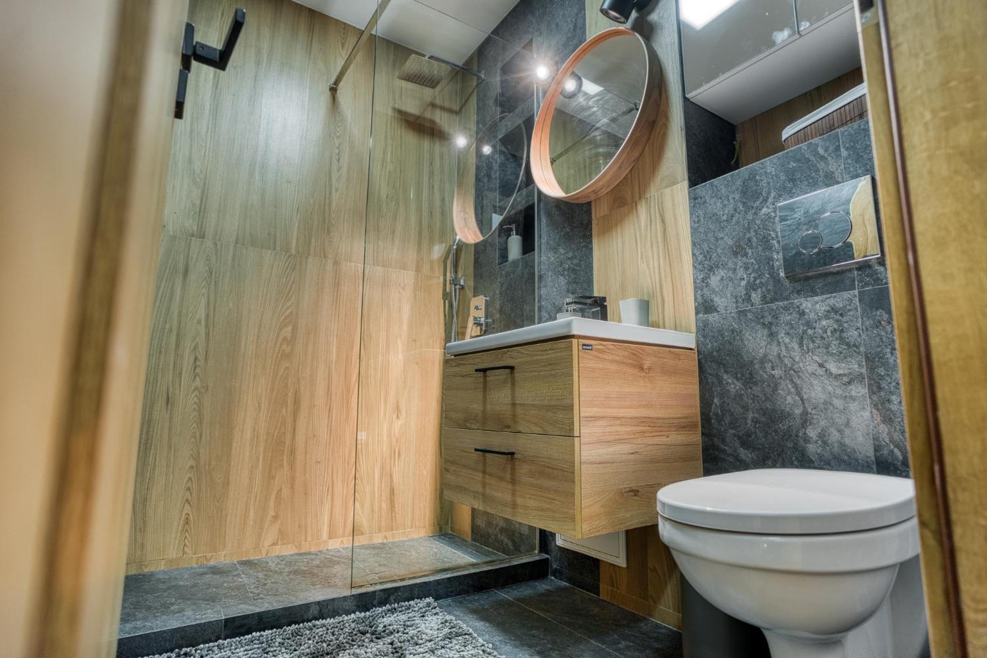 City Chic Retreat: Newly Renovated 1Br Apartment Bukarest Eksteriør billede